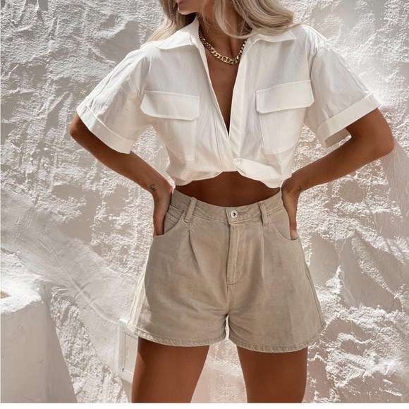 Bershka lightweight shorts in beige - Picture 1 of 9